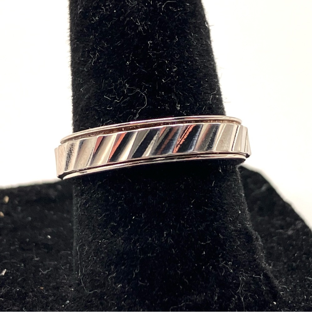 Sterling Silver Chiseled Band Spinner Ring